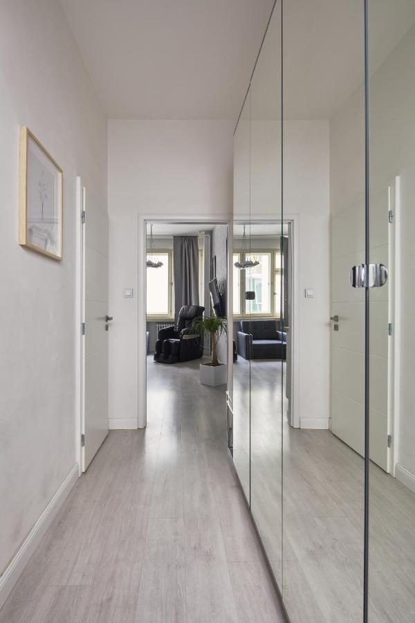 Sleek Near Wenceslas Square By Days Appartement Praag